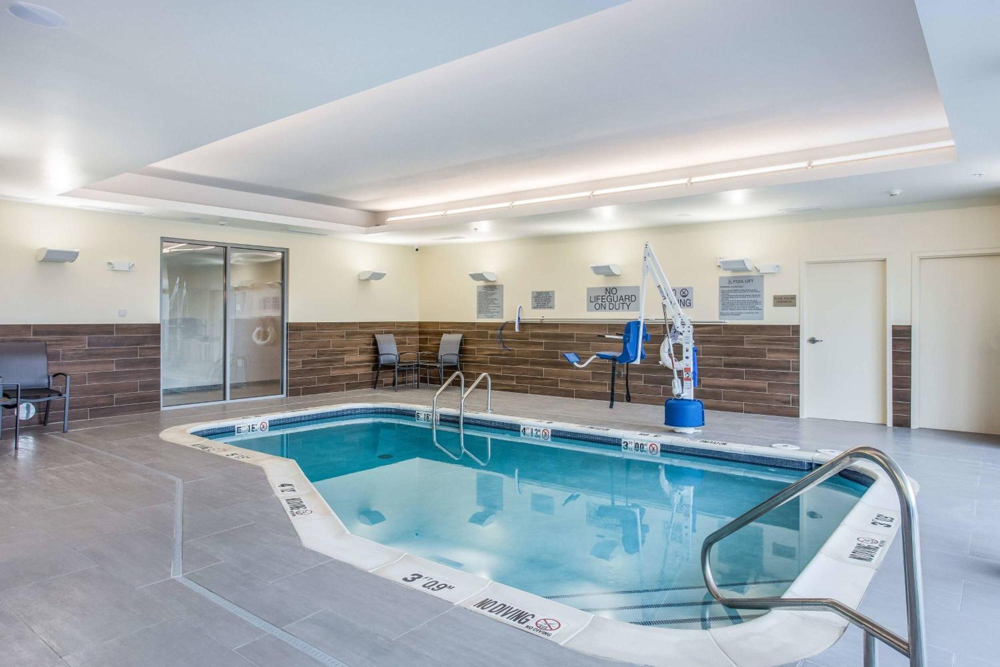 Fairfield Inn & Suites רולה מראה חיצוני תמונה